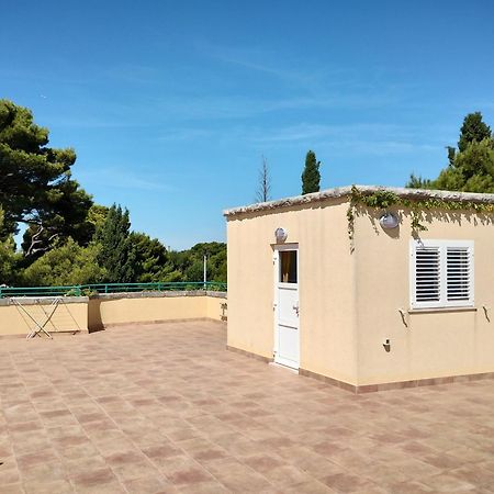 Old Captain'S Apartments - In A Pine Wood By The Sea And Tennis Courts สปลิท ภายนอก รูปภาพ