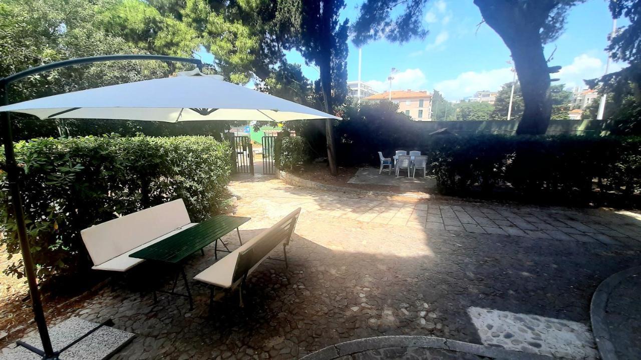 Old Captain'S Apartments - In A Pine Wood By The Sea And Tennis Courts สปลิท ภายนอก รูปภาพ
